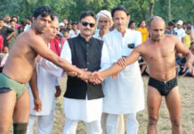 दंगल में जोर आजमाइश | पहलवानों ने दिखाया दमखम, ठोंकी ताल