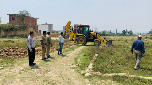 गुनौर के अवैध कॉलोनाइजरों को कलेक्टर ने थमाए नोटिस, 17 मार्च को पेशी पर उपस्थित होने के निर्देश