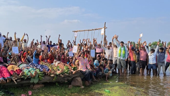 ‘Chita Andolan’ at Majhgaon Dam--001